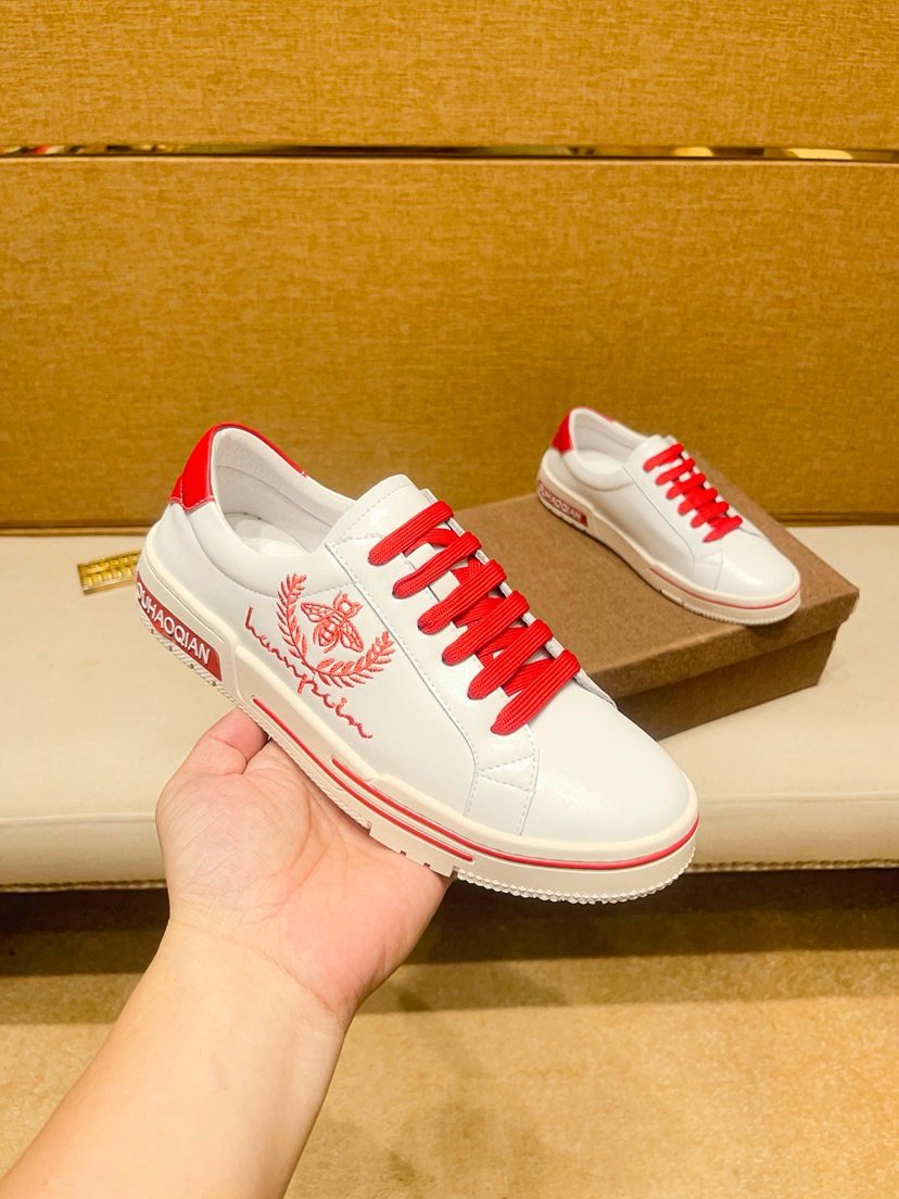 LUOHAOQIAN White & Red Graphic Low-Top Sneakers